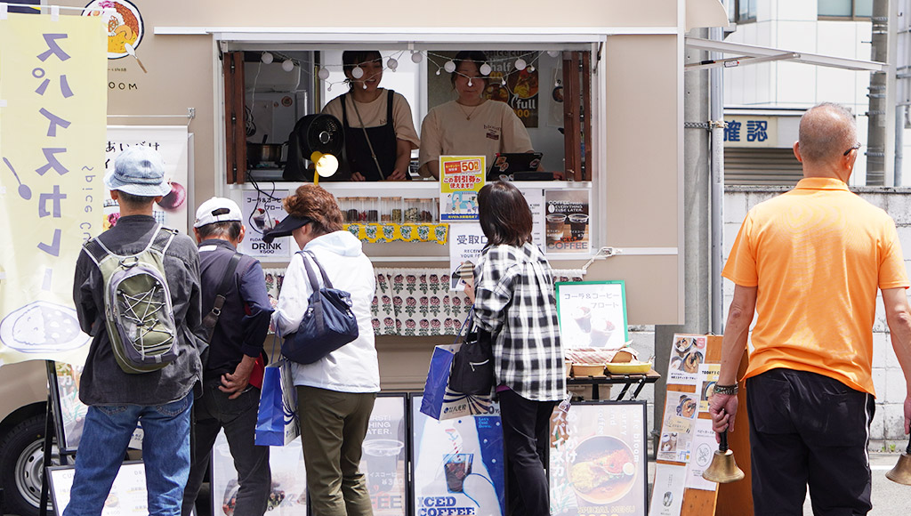 八光殿HPに松原の感謝祭レポート出店2修正