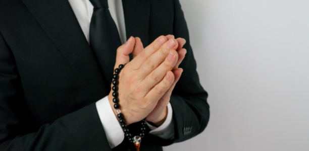 社葬における数珠の意味と正しい扱い方